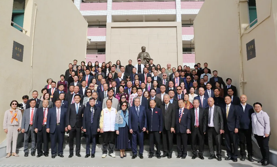 海內外潮團僑領及嘉賓齊聚陳偉南先生銅像揭幕儀式