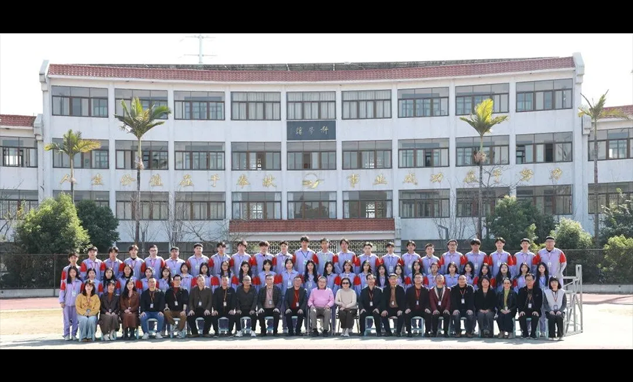 陳幼南執行主席親臨寶山中學 與高三學子共植感恩樹、共話教育